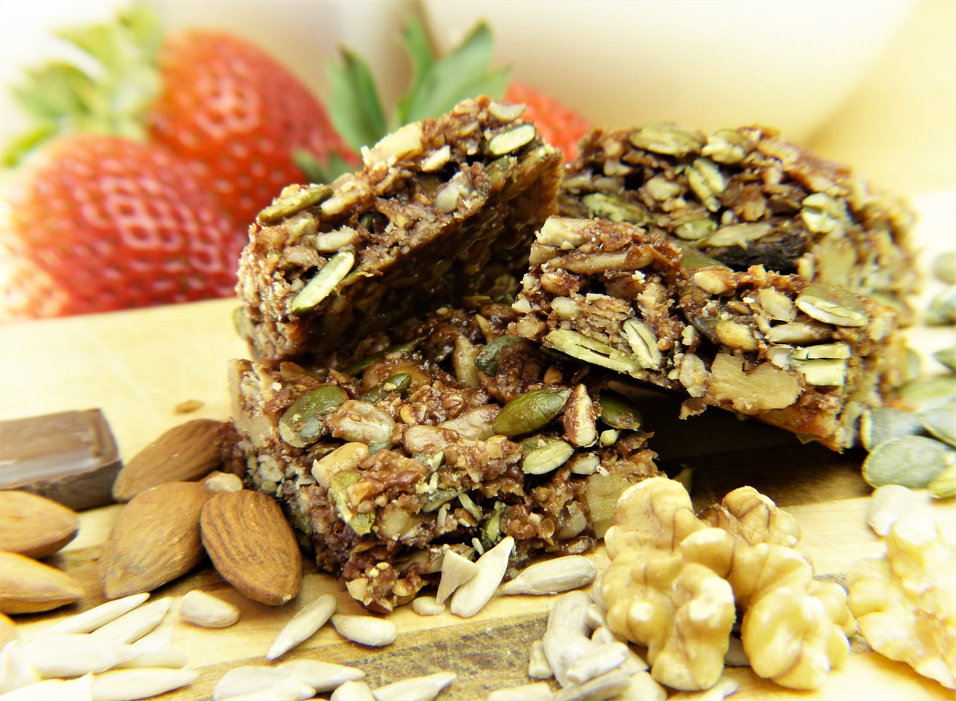 A granola bar - image by Favorece